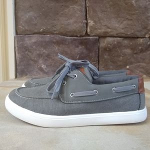 Boys grey boat shoes, size 5, with memory foam!